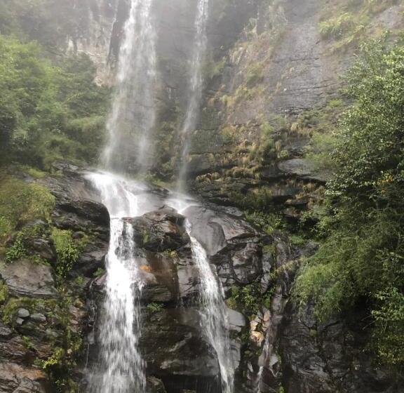 پانسیون Waterfall