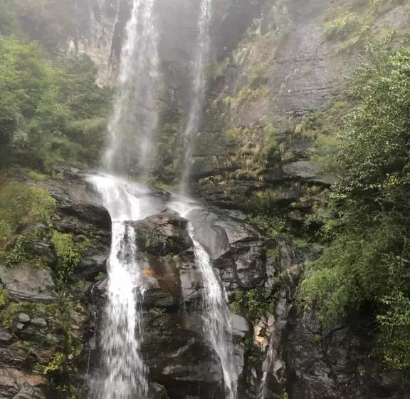 پانسیون Waterfall