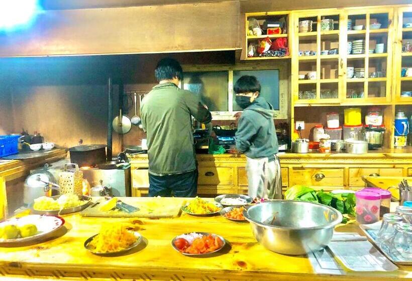 پانسیون Waterfall