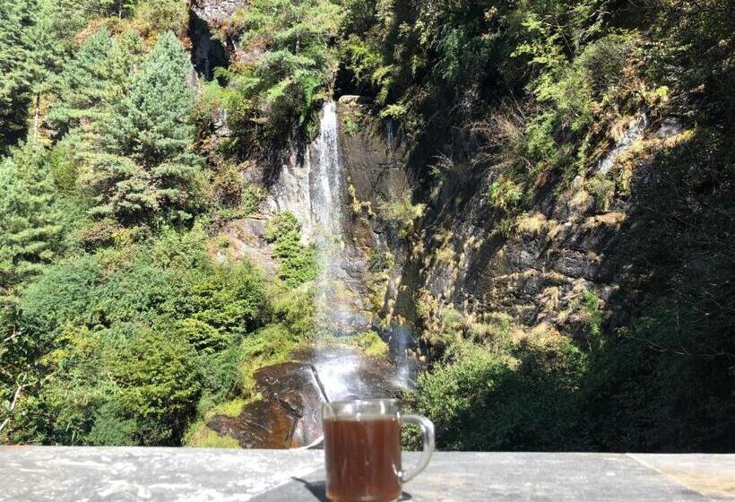 پانسیون Waterfall