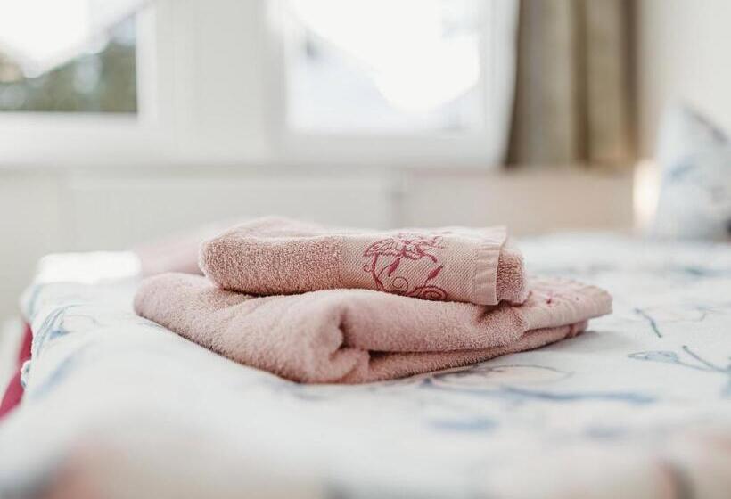 Rebentisch   Hotel Ferienwohnungen Restaurant