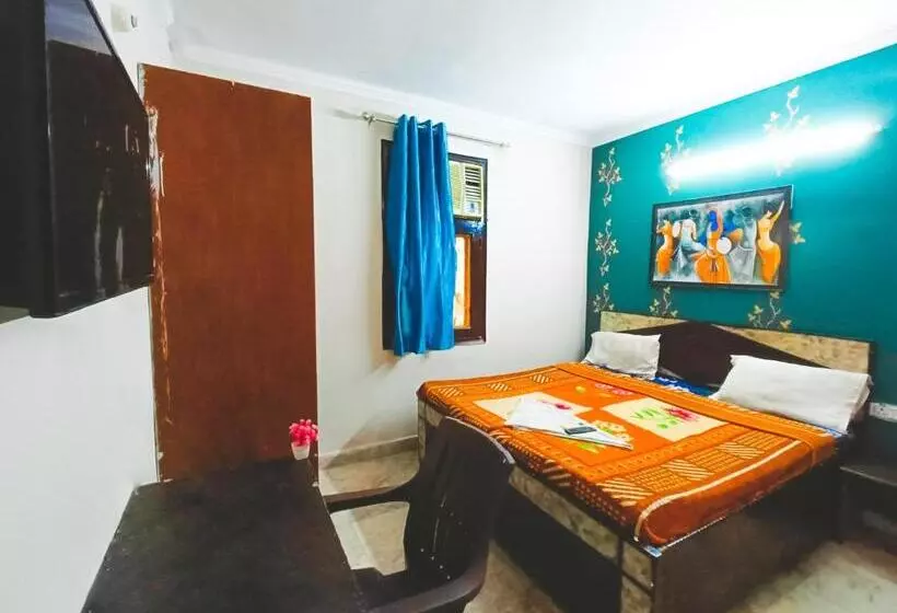 Roomshala 153 Hotel Krishnashrya