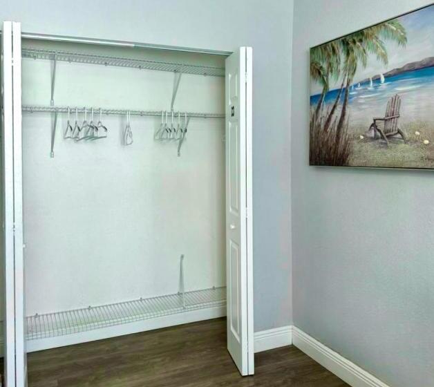 Hostel Luxury Inn In The Heart Of Miami