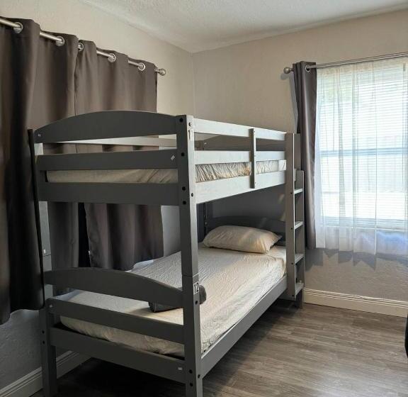 Hostel Luxury Inn In The Heart Of Miami