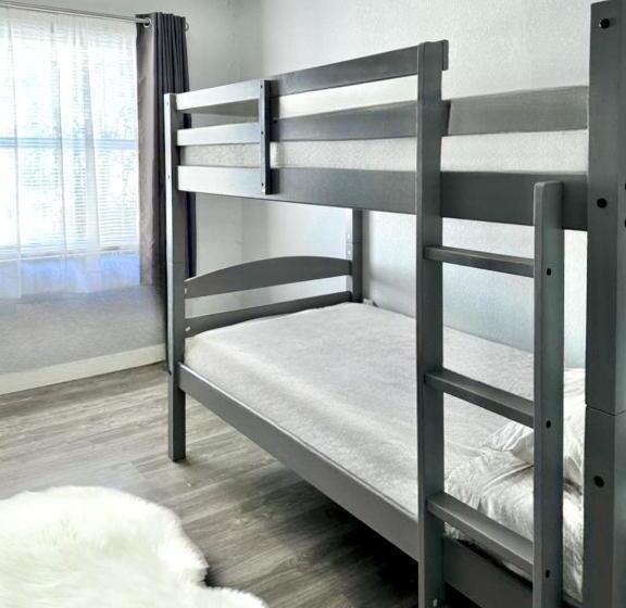 Hostel Luxury Inn In The Heart Of Miami