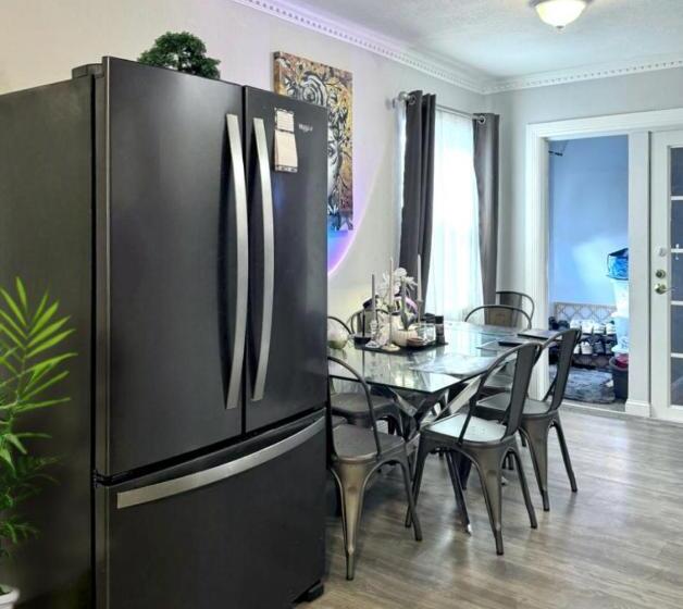 Hostel Luxury Inn In The Heart Of Miami