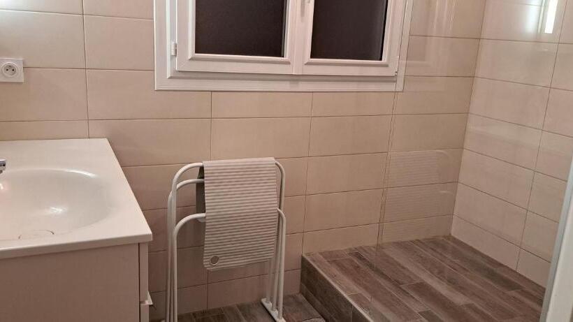 ベッドアンドブレックファースト Chambres Et Piscine à Sword Beach Colleville