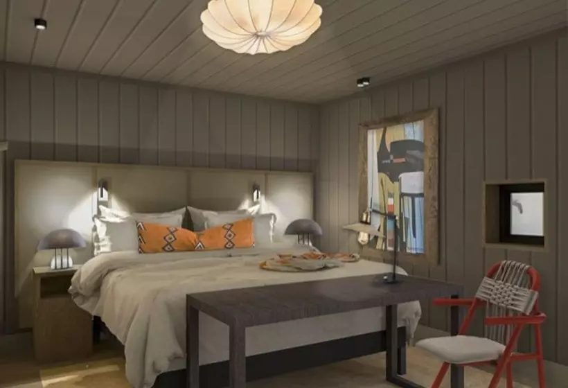 Henningsvær Bryggehotell   By Classic Norway Hotels