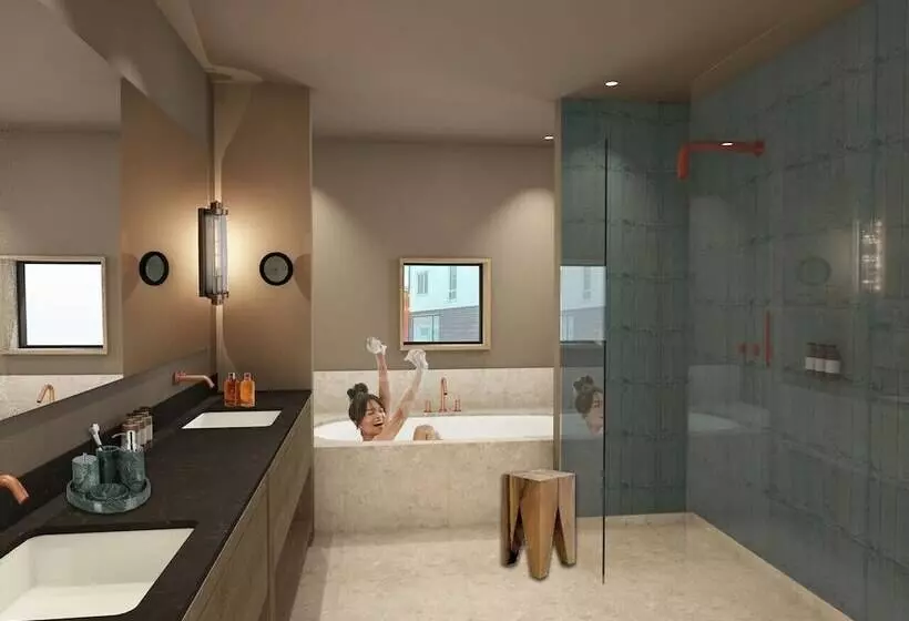 Henningsvær Bryggehotell   By Classic Norway Hotels