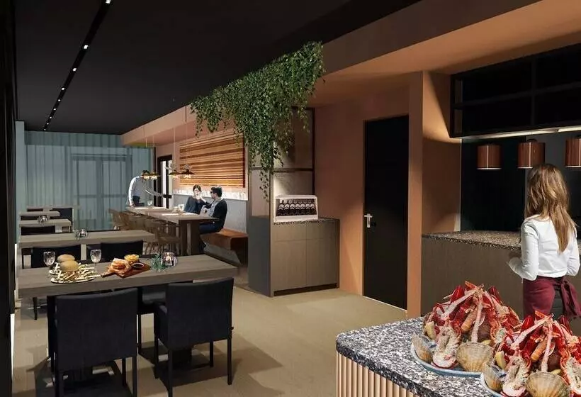 Henningsvær Bryggehotell   By Classic Norway Hotels