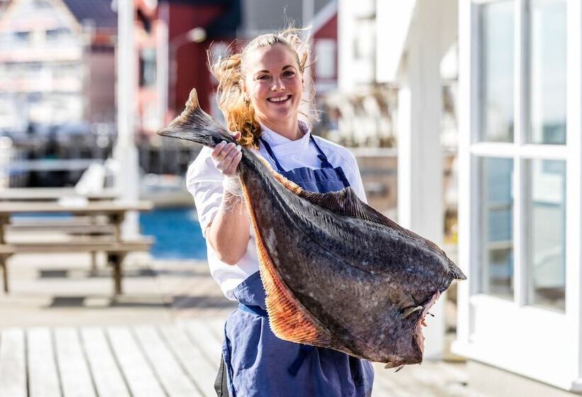 Henningsvær Bryggehotell By Classic Norway Hotels