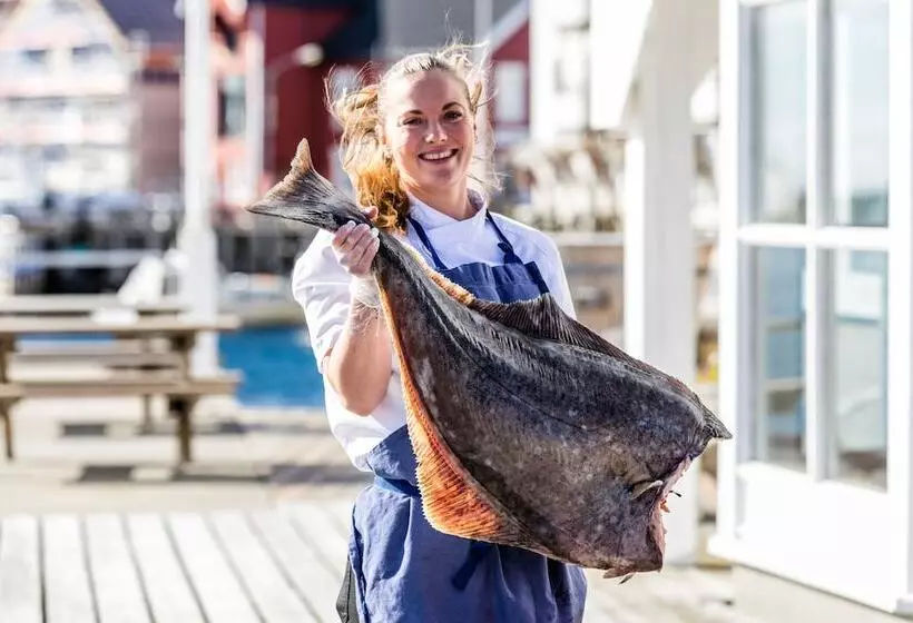 Henningsvær Bryggehotell   By Classic Norway Hotels