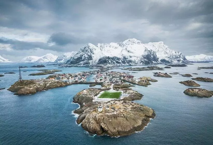 Henningsvær Bryggehotell   By Classic Norway Hotels