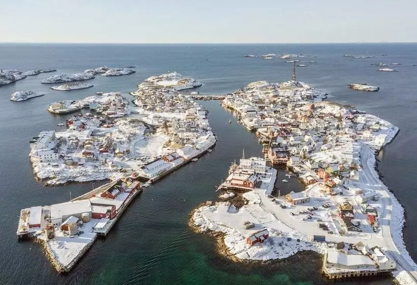 Henningsvær Bryggehotell   By Classic Norway Hotels