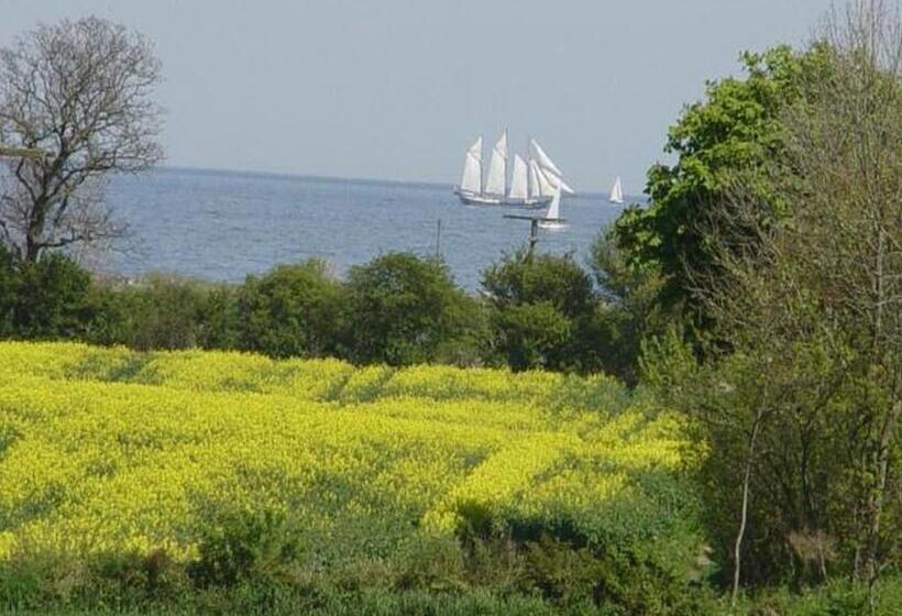 Отель Ferienhof Jens Ferienwohnung 11 Ostseefjord
