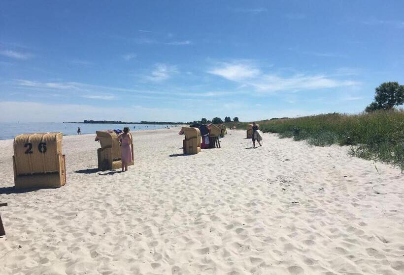 Отель Ferienhof Jens Ferienwohnung 11 Ostseefjord