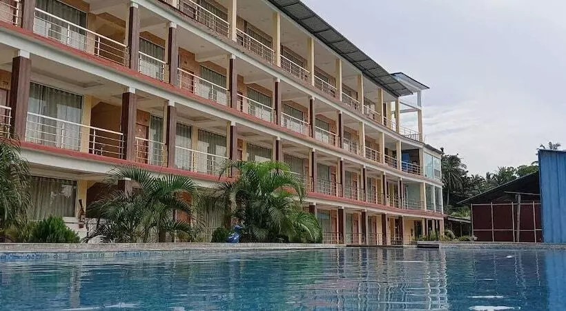 Hotelli Royal Villa Beach Resort