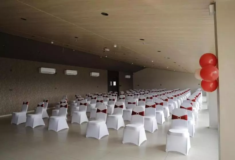 ホテル Vindhyachal Resort