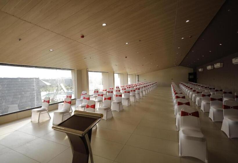 酒店 Vindhyachal Resort