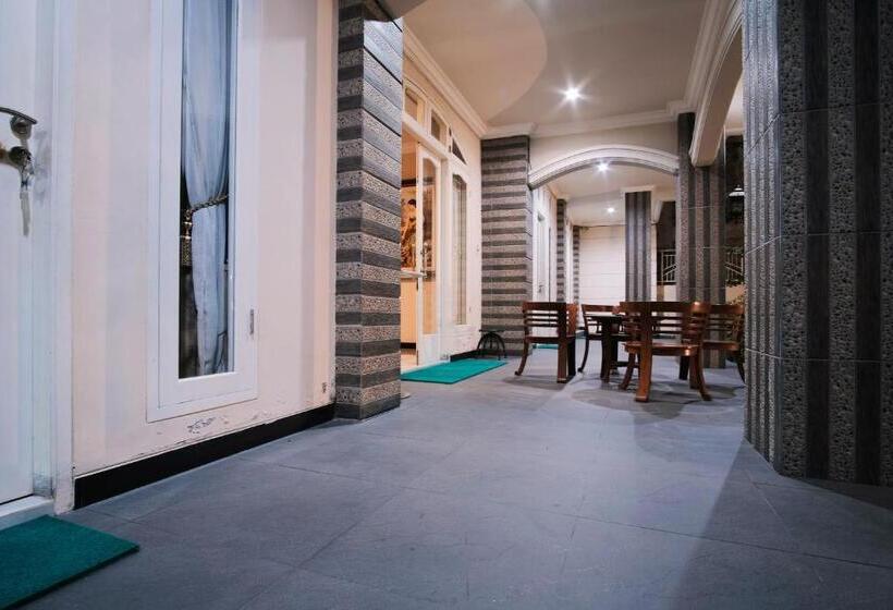 Pensionat D&d Bellevue Guest House