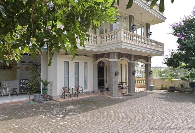 Pensionat D&d Bellevue Guest House