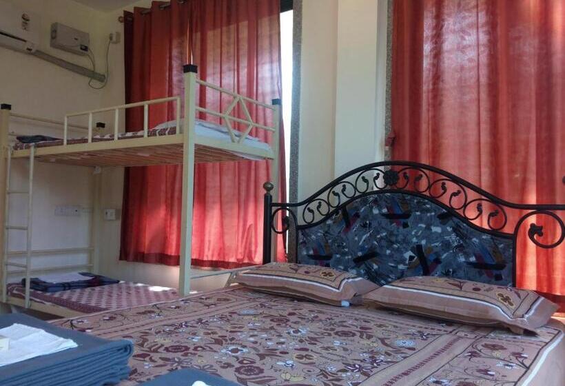 ベッドアンドブレックファースト Govindaashram