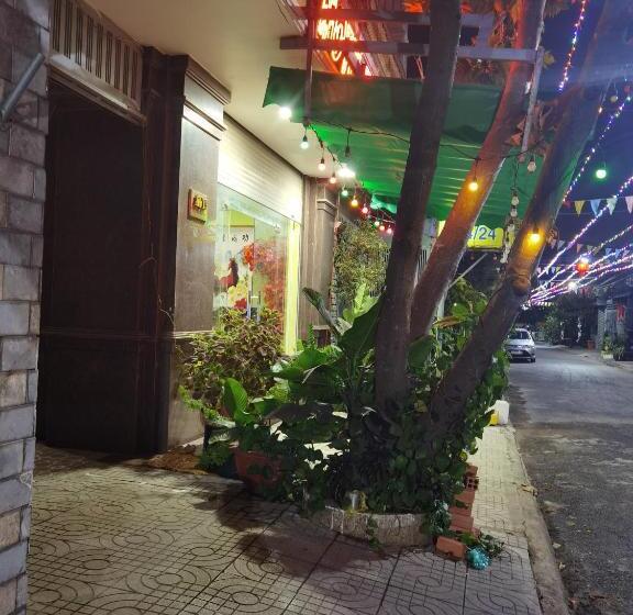 تختخواب و صبحانه Motel Win Phát