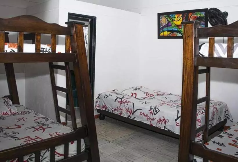 هتل Hospedaje Oasis Central