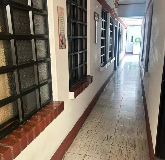 هتل Hospedaje Oasis Central