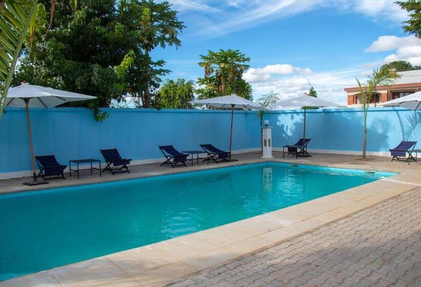 هتل Hôtel Les 12 Collines, Ivato Aéroport