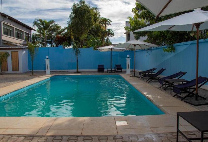 هتل Hôtel Les 12 Collines, Ivato Aéroport