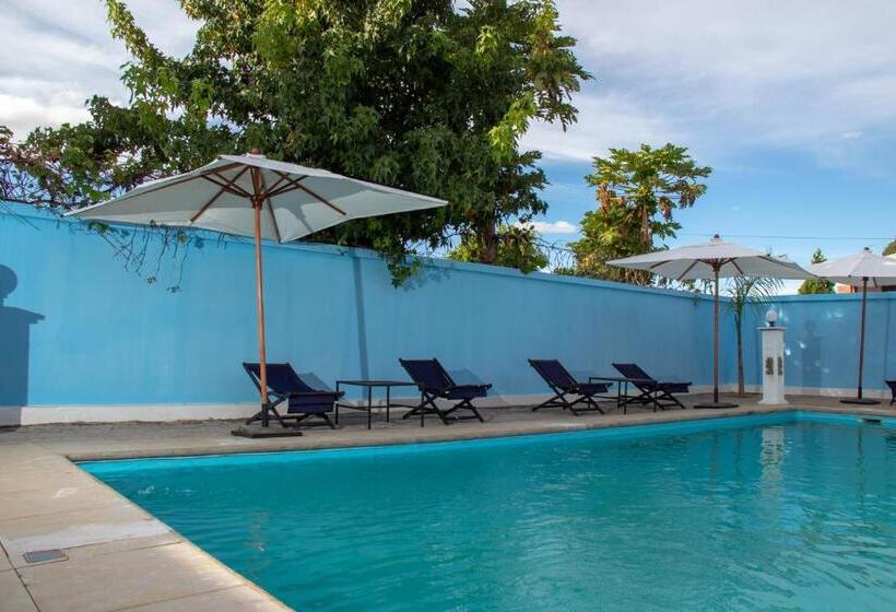 هتل Hôtel Les 12 Collines, Ivato Aéroport