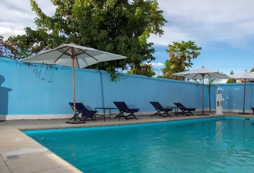 هتل Hôtel Les 12 Collines, Ivato Aéroport