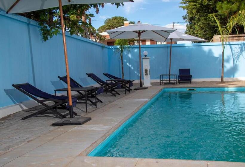 هتل Hôtel Les 12 Collines, Ivato Aéroport