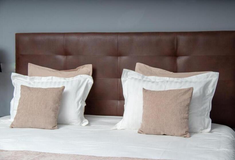 هتل Hôtel Les 12 Collines, Ivato Aéroport