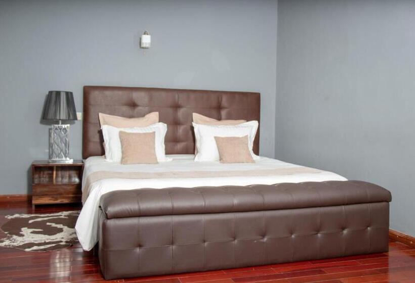 هتل Hôtel Les 12 Collines, Ivato Aéroport