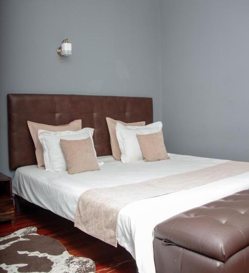 هتل Hôtel Les 12 Collines, Ivato Aéroport