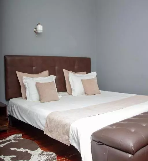 هتل Hôtel Les 12 Collines, Ivato Aéroport