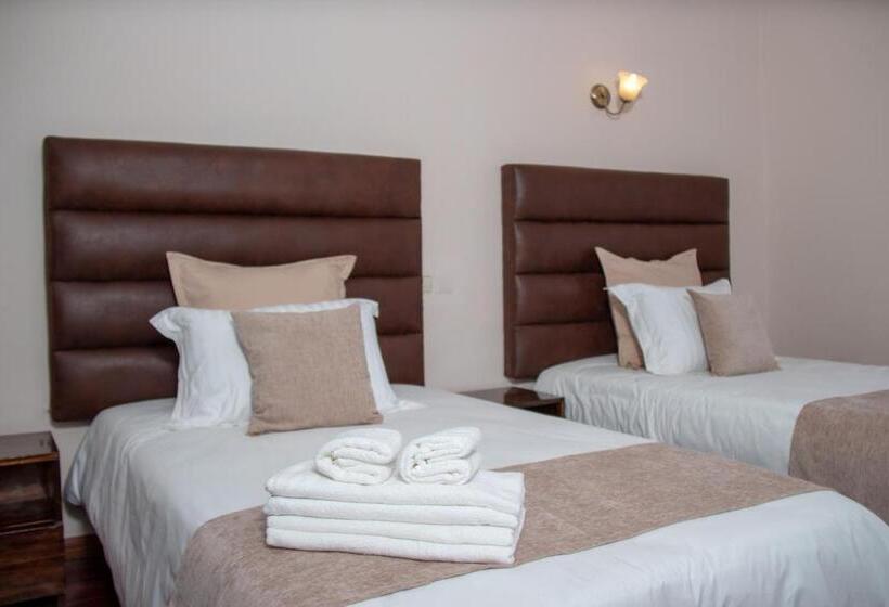 هتل Hôtel Les 12 Collines, Ivato Aéroport