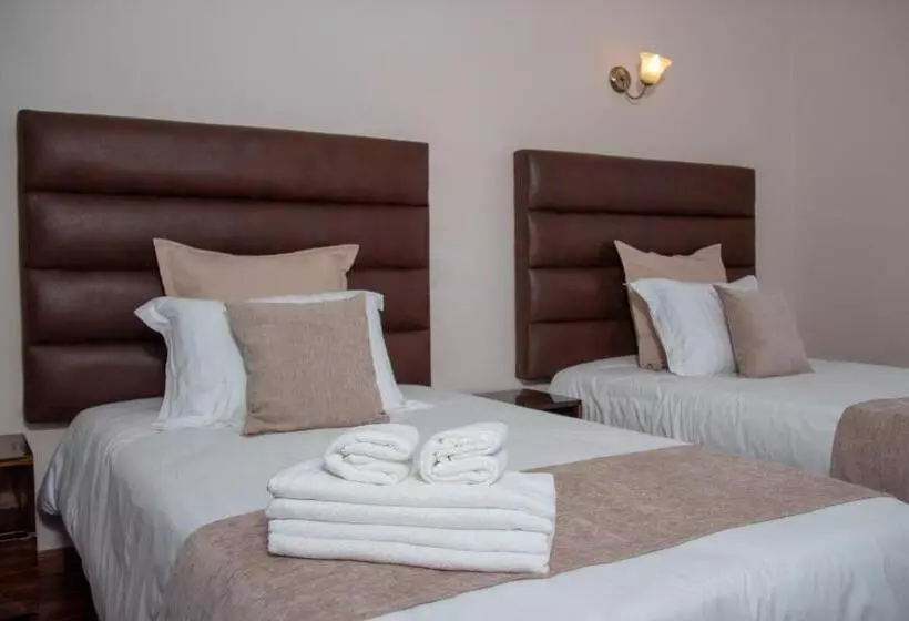هتل Hôtel Les 12 Collines, Ivato Aéroport
