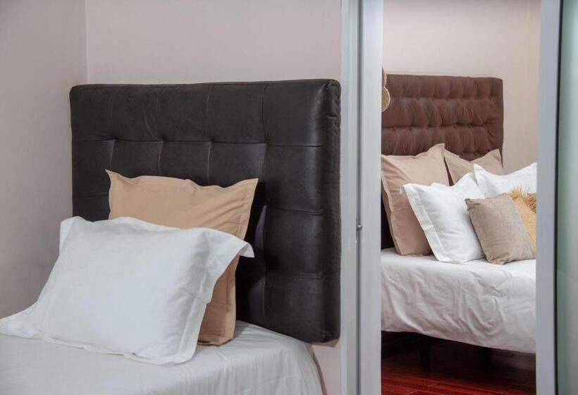 هتل Hôtel Les 12 Collines, Ivato Aéroport