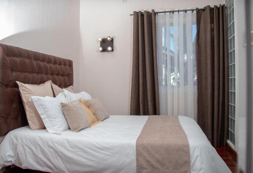 هتل Hôtel Les 12 Collines, Ivato Aéroport