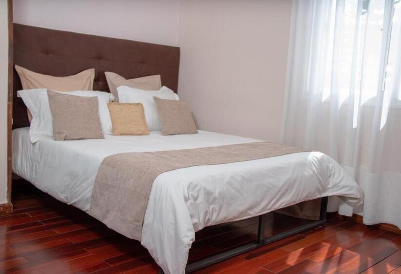 هتل Hôtel Les 12 Collines, Ivato Aéroport