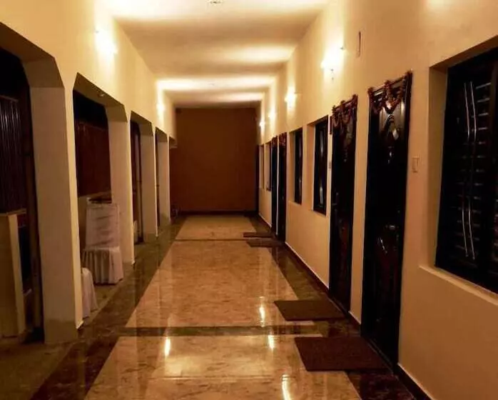 ホテル Maan Avadh