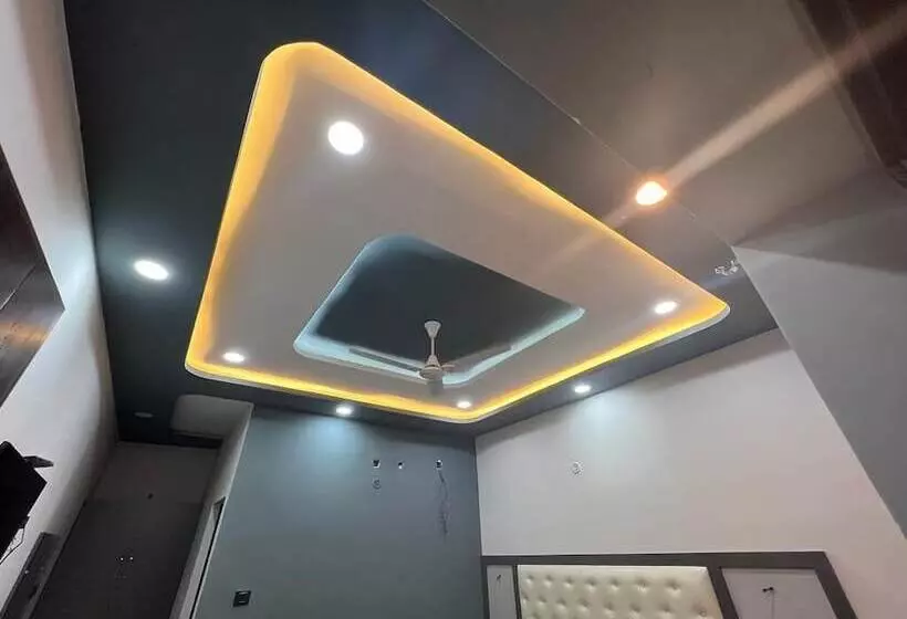 ホテル Maan Avadh
