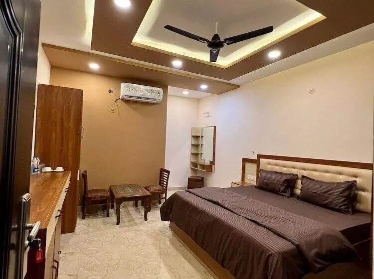 ホテル Maan Avadh