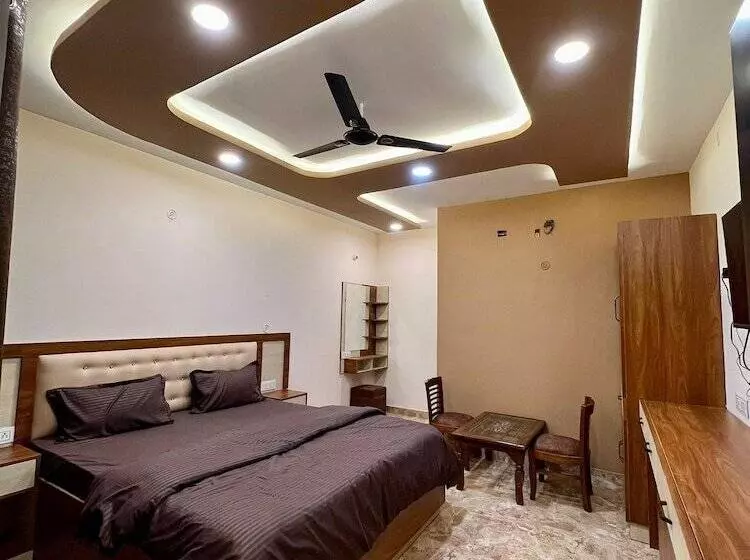 ホテル Maan Avadh