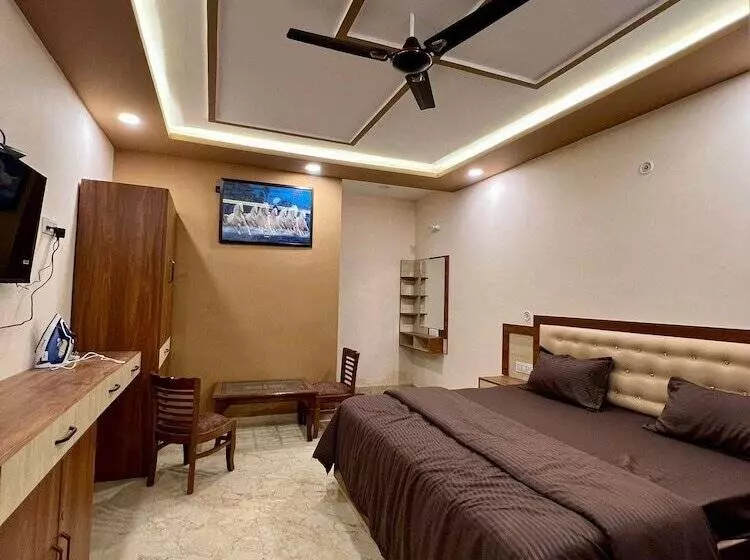 ホテル Maan Avadh