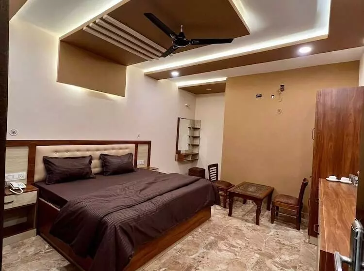 ホテル Maan Avadh