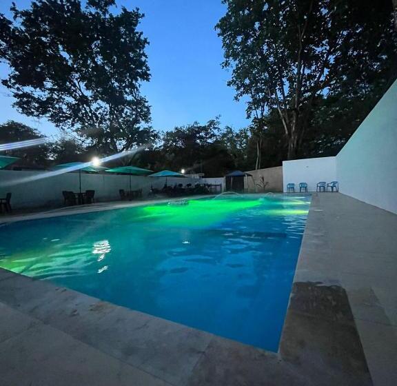 فندق Plaza Utica